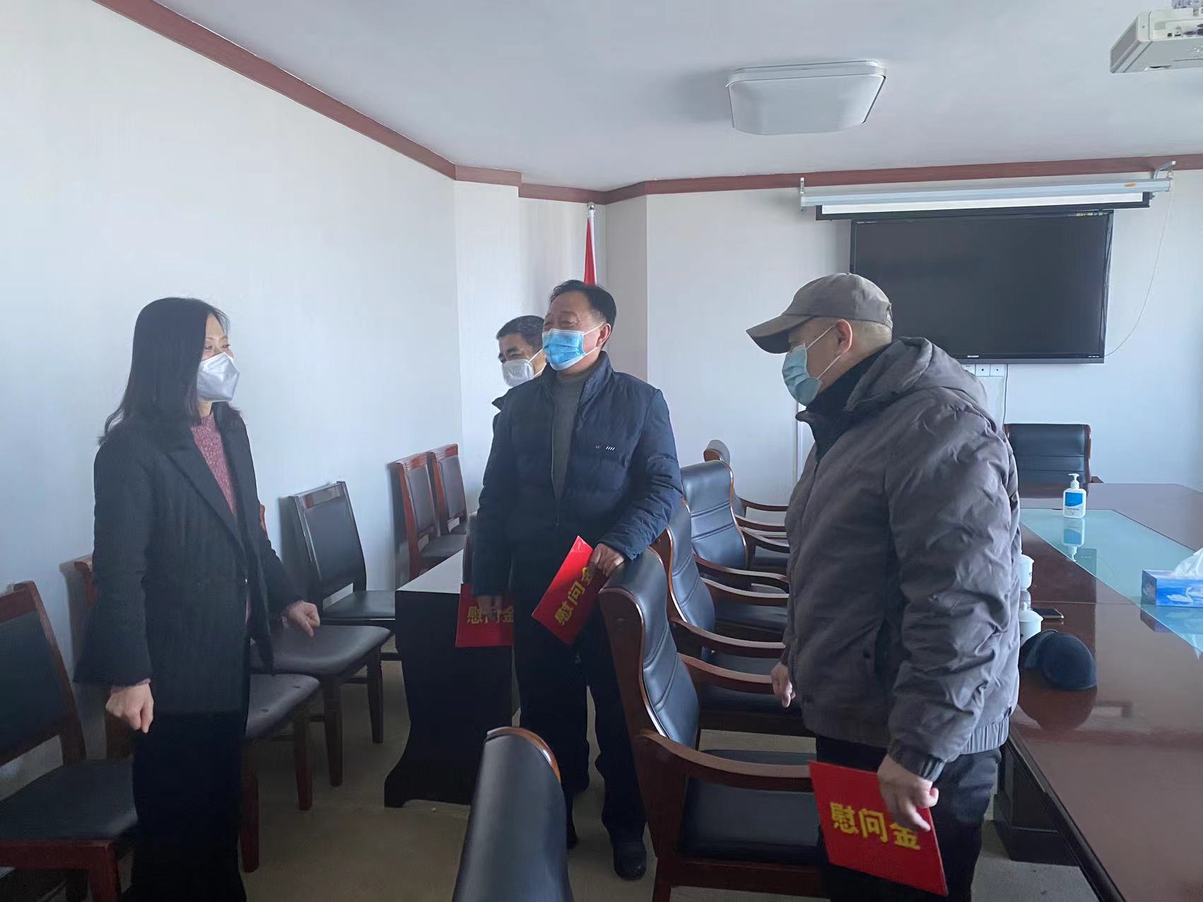 市能源集團(tuán)工會(huì)開(kāi)展2023春節(jié)送溫暖慰問(wèn)一線困難職工活動(dòng)(圖1)
